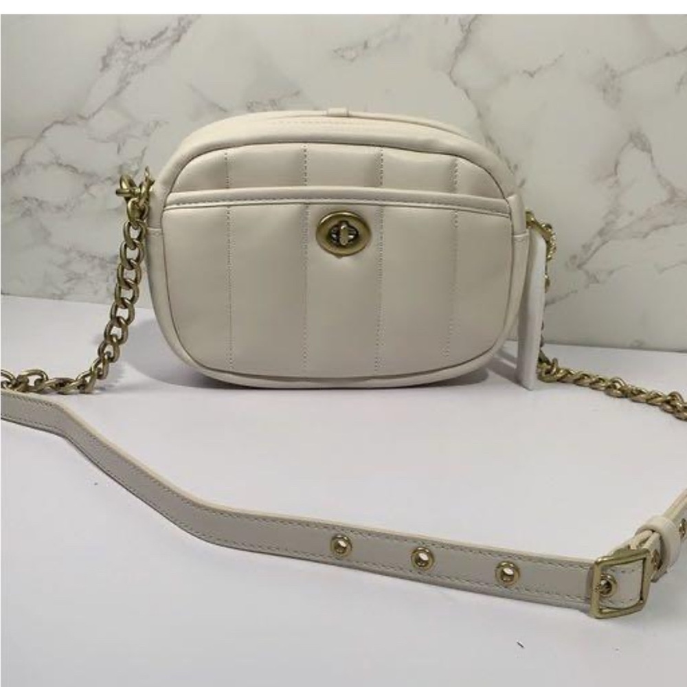 Coach Vintage 80’s Ivory Crossbody Bag with Gold Chain great condition 💕